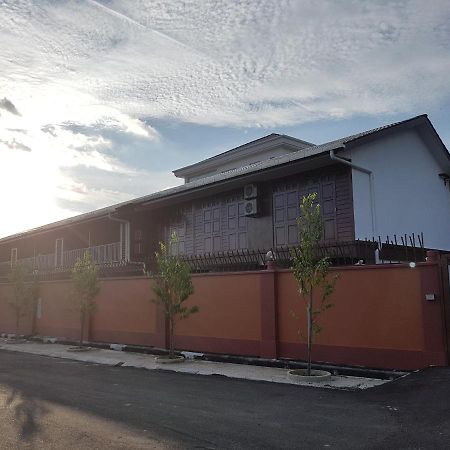 Little Kampung Studio Teluk Intan Ngoại thất bức ảnh